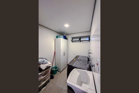 Casa à venda com 320m², 4 quartos e 2 vagas Casa à venda com 320m², 4 quartos e 2 vagasÁrea de Serviço