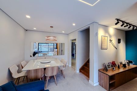 Casa à venda com 320m², 4 quartos e 2 vagas Casa à venda com 320m², 4 quartos e 2 vagasSala