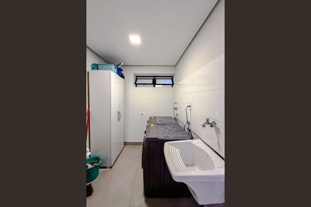 Casa à venda com 320m², 4 quartos e 2 vagas Casa à venda com 320m², 4 quartos e 2 vagasÁrea de Serviço