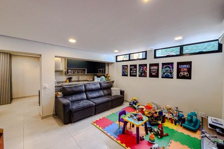 Casa à venda com 320m², 4 quartos e 2 vagas Casa à venda com 320m², 4 quartos e 2 vagasSala de TV