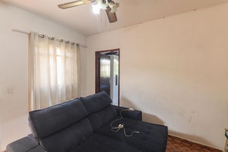 Casa à venda com 169m², 4 quartos e 2 vagasSala