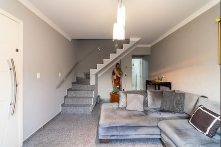Casa para alugar com 130m², 3 quartos e 2 vagasSala