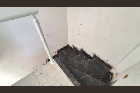 Apartamento à venda com 70m², 1 quarto e 1 vaga Apartamento à venda com 70m², 1 quarto e 1 vagaEscada