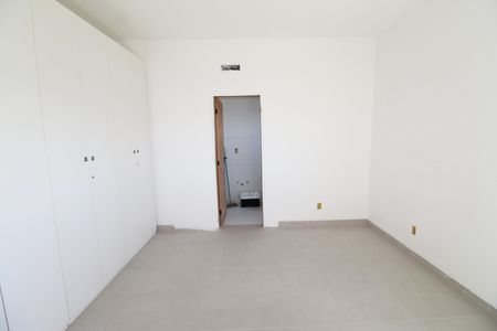 Casa de condomínio para alugar com 265m², 3 quartos e 4 vagasSuíte 1