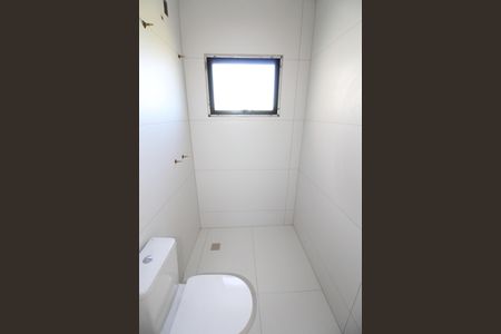 Casa de condomínio para alugar com 265m², 3 quartos e 4 vagasBanheiro da Suíte 1