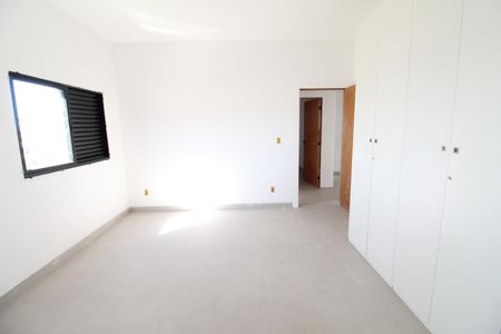 Casa de condomínio para alugar com 265m², 3 quartos e 4 vagasSuíte 1