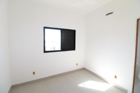 Casa de condomínio para alugar com 265m², 3 quartos e 4 vagasSuíte 2