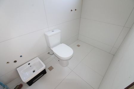 Casa de condomínio para alugar com 265m², 3 quartos e 4 vagasBanheiro da Suíte 1
