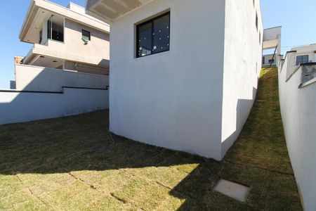 Casa de condomínio para alugar com 265m², 3 quartos e 4 vagasQuintal