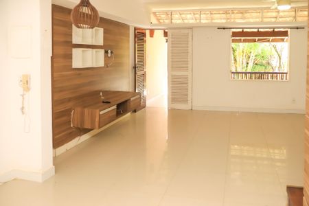 Sala de casa de condomínio para alugar com 2 quartos, 87m² em Stella Maris, Salvador