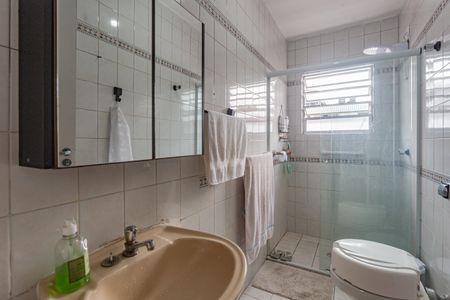 Casa à venda com 107m², 3 quartos e 2 vagasBanheiro