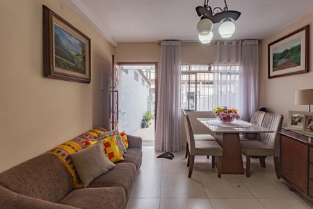Casa à venda com 107m², 3 quartos e 2 vagasSala