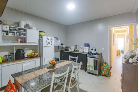 Casa à venda com 107m², 3 quartos e 2 vagasCozinha