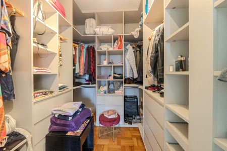 Apartamento para alugar com 96m², 2 quartos e 1 vaga Apartamento para alugar com 96m², 2 quartos e 1 vagaCloset da suíte 1