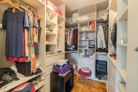 Apartamento para alugar com 96m², 2 quartos e 1 vaga Apartamento para alugar com 96m², 2 quartos e 1 vagaCloset da suíte 1