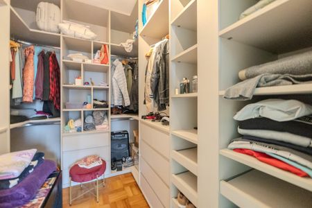 Apartamento para alugar com 96m², 2 quartos e 1 vaga Apartamento para alugar com 96m², 2 quartos e 1 vagaCloset da suíte 1