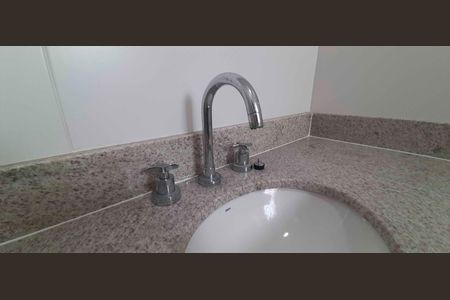 Apartamento à venda com 64m², 2 quartos e 2 vagasBanheiro da Suíte 2