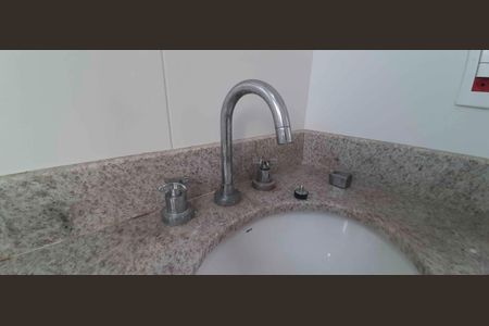 Apartamento à venda com 64m², 2 quartos e 2 vagasBanheiro da Suíte 1