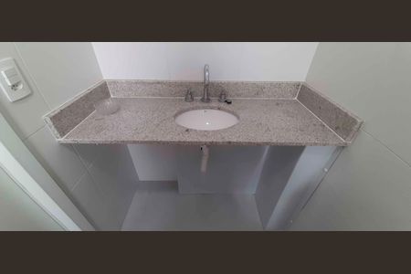 Apartamento à venda com 64m², 2 quartos e 2 vagasBanheiro da Suíte 2