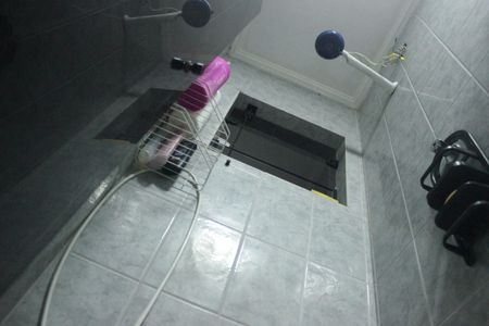 Casa para alugar com 250m², 3 quartos e 8 vagasBanheiro social 