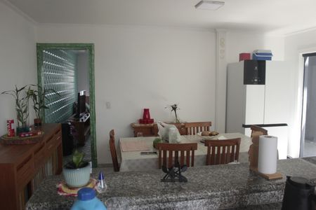 Casa para alugar com 250m², 3 quartos e 8 vagasCozinha 