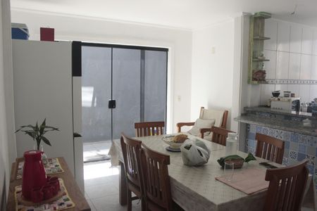 Casa para alugar com 250m², 3 quartos e 8 vagasCozinha 