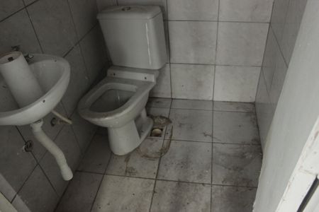 Casa para alugar com 250m², 3 quartos e 8 vagasBanheiro da garagem 