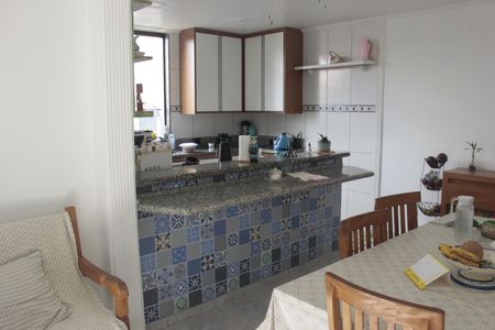 Casa para alugar com 250m², 3 quartos e 8 vagasCozinha 