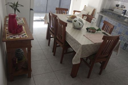 Casa para alugar com 250m², 3 quartos e 8 vagasCozinha 