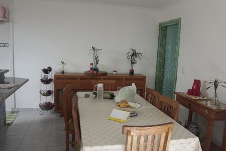 Casa para alugar com 250m², 3 quartos e 8 vagasCozinha 