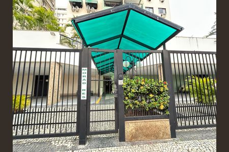 Apartamento à venda com 78m², 2 quartos e 1 vagaFachada e portaria