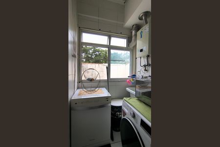 Apartamento para alugar com 172m², 3 quartos e 2 vagas Apartamento para alugar com 172m², 3 quartos e 2 vagasCozinha e Área de Serviço