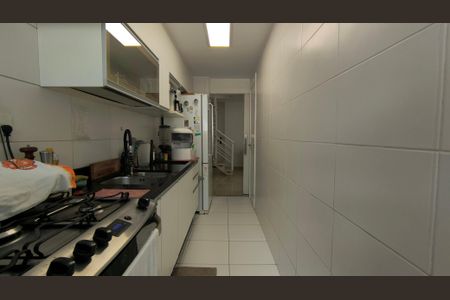 Apartamento para alugar com 172m², 3 quartos e 2 vagas Apartamento para alugar com 172m², 3 quartos e 2 vagasCozinha e Área de Serviço