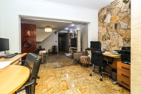 Casa à venda com 234m², 3 quartos e 4 vagas Casa à venda com 234m², 3 quartos e 4 vagasEscritório