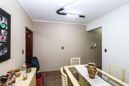 Casa à venda com 234m², 3 quartos e 4 vagas Casa à venda com 234m², 3 quartos e 4 vagasCopa