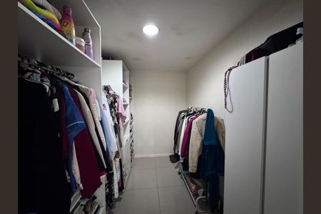 Casa de condomínio para alugar com 257m², 4 quartos e 3 vagas Casa de condomínio para alugar com 257m², 4 quartos e 3 vagasQuarto 2 - Closet