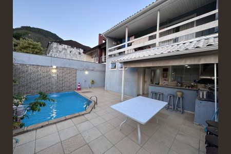 Casa de condomínio para alugar com 257m², 4 quartos e 3 vagas Casa de condomínio para alugar com 257m², 4 quartos e 3 vagasÁrea Externa