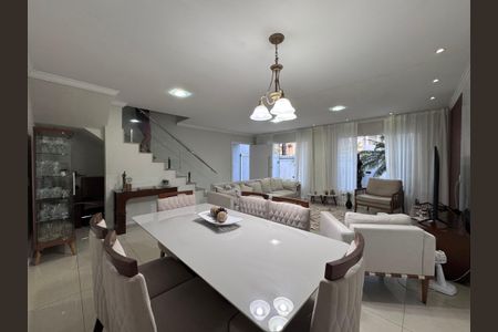 Sala de casa de condomínio para alugar com 4 quartos, 257m² em Recreio dos Bandeirantes, Rio de Janeiro