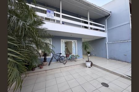 Casa de condomínio para alugar com 257m², 4 quartos e 3 vagas Casa de condomínio para alugar com 257m², 4 quartos e 3 vagasÁrea Externa
