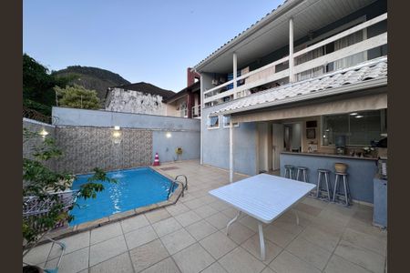 Casa de condomínio para alugar com 257m², 4 quartos e 3 vagas Casa de condomínio para alugar com 257m², 4 quartos e 3 vagasÁrea Externa