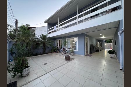 Casa de condomínio para alugar com 257m², 4 quartos e 3 vagas Casa de condomínio para alugar com 257m², 4 quartos e 3 vagasÁrea Externa