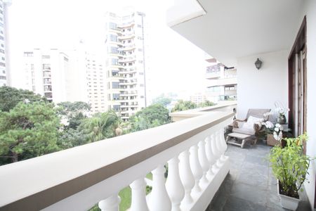 Varanda Sala de apartamento à venda com 3 quartos, 220m² em Real Parque, São Paulo