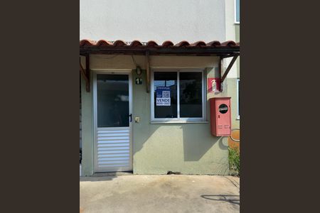 Casa de condomínio para alugar com 59m², 2 quartos e 1 vaga Casa de condomínio para alugar com 59m², 2 quartos e 1 vagaFachada