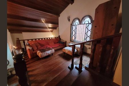 Casa à venda com 4 quartos, 230m² em Santa Lúcia, Belo Horizonte