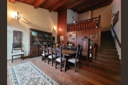 Casa à venda com 4 quartos, 230m² em Santa Lúcia, Belo Horizonte