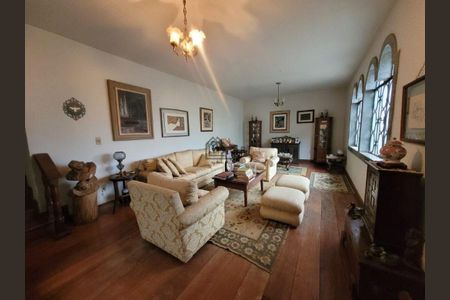 Casa à venda com 4 quartos, 230m² em Santa Lúcia, Belo Horizonte