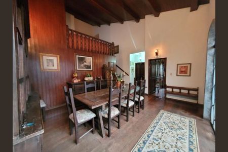 Casa à venda com 4 quartos, 230m² em Santa Lúcia, Belo Horizonte