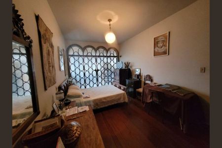 Casa à venda com 4 quartos, 230m² em Santa Lúcia, Belo Horizonte