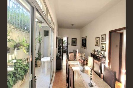 Casa à venda com 7 quartos, 400m² em Santo Antônio, Belo Horizonte
