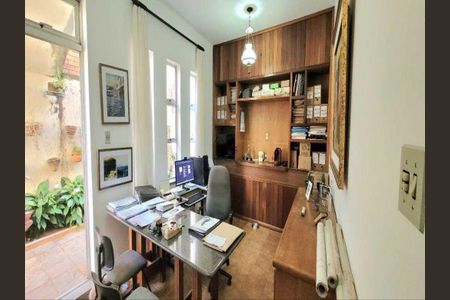 Casa à venda com 7 quartos, 400m² em Santo Antônio, Belo Horizonte